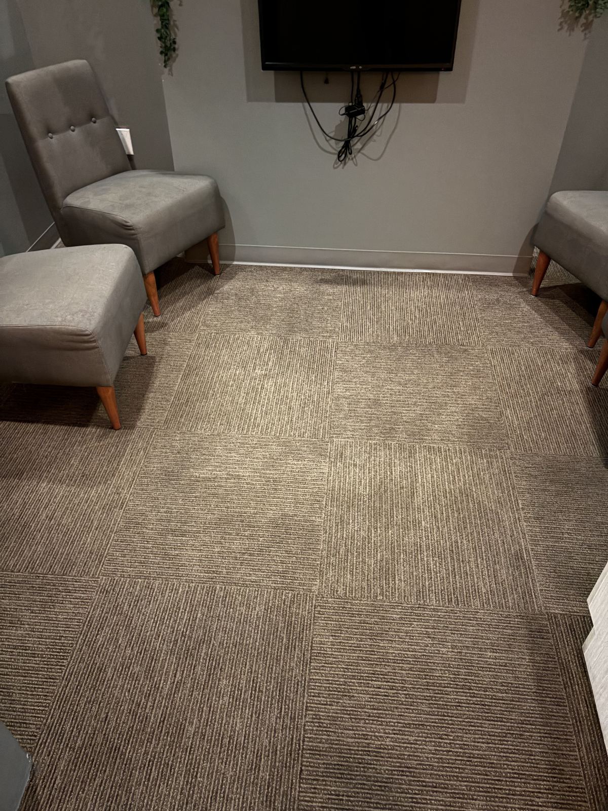 The same Aventura waiting room carpet after cleaning